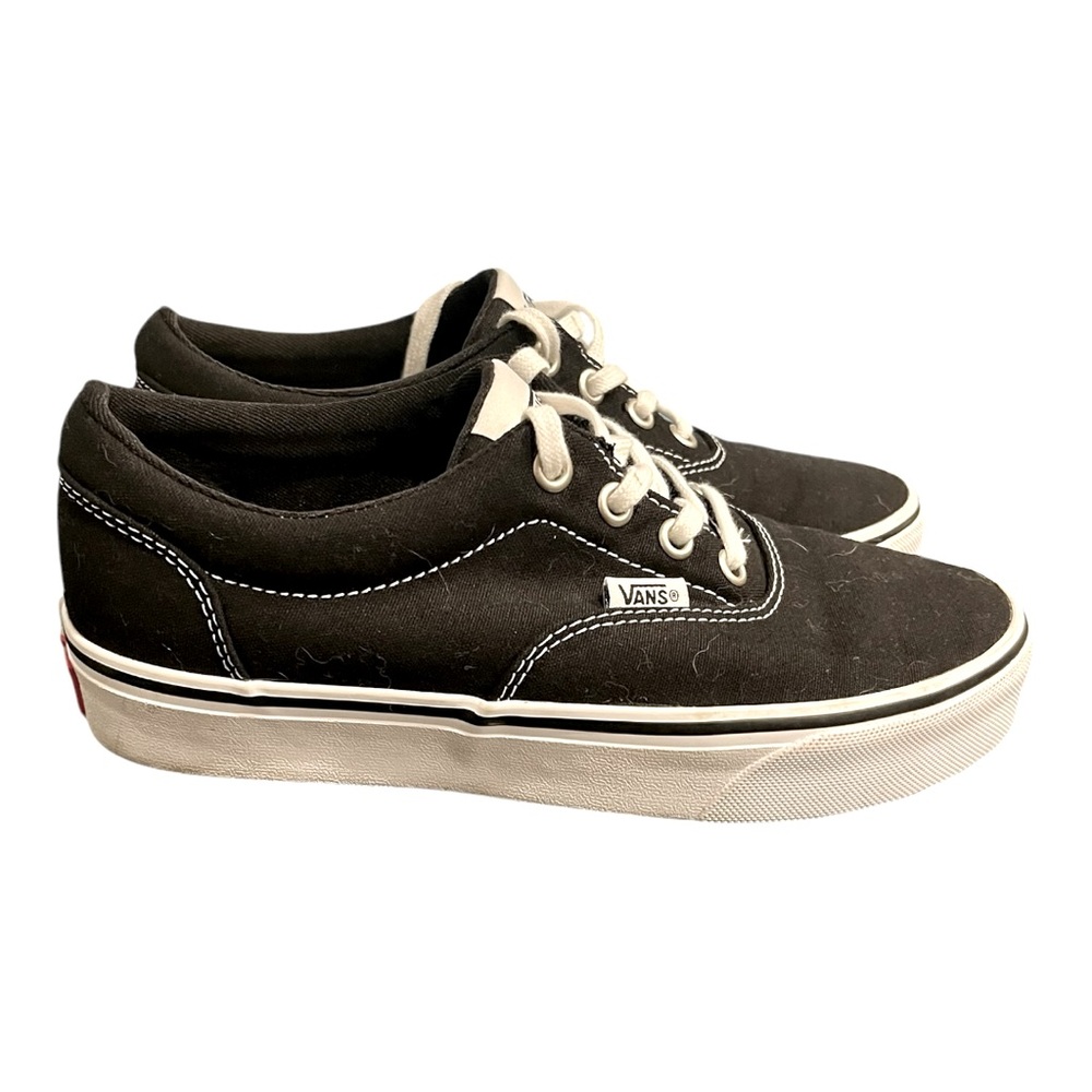 Vans Women’s Black and White Doheny Low Vulcanized Sneakers Size 6 /‎ Big Kid 4